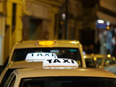 Perth Taxi Association faces suspension as leaders step down
