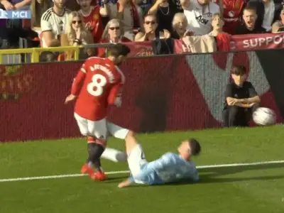 Phil Foden sent off for kicking out at Fernandes in derby