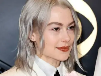 Phoebe Bridgers praised for unshaven legs at Venice Film Festival