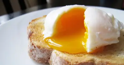 Poached eggs 'perfect' every time with chef's 'easiest' microwave method
