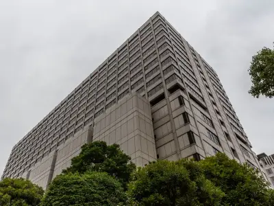 Stalker who broke into gamer's flat 100 times sentenced