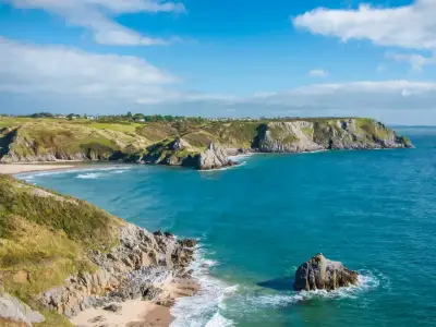 Three Cliffs Bay named UK's best dog-friendly beach for autumn visits