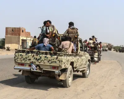 Yemen clashes kill over 60 as Houthis advance on coast