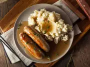 Air fryer sausages: juicier in 15 minutes with no oil
