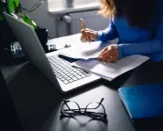 Australian universities split over AI marking of student assignments