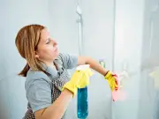 Baking paper hack stops limescale stains on shower screens