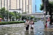 Bangkok floods: thousands in shelters after disaster declared