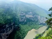 Brit tourists in Mexico bus cliff-edge terror as tour bus rolls towards canyon