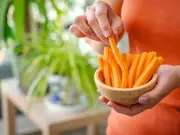 Carrots stay fresh for 1 month with this simple storage trick