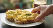 Creamier scrambled eggs: one secret ingredient chefs swear by