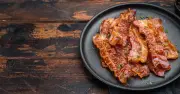 Crispy bacon without oil: water trick from cooking teacher