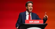 Ed Miliband confronted by pro-Palestine activists at Pizza Express