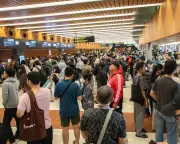 Indonesia volcano eruption strands 170,000 travellers, closes 8 airports