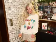 Influencer removes breasts and reproductive organs to dodge cancer that killed her mum