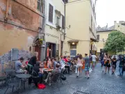 Italian local douses drunk British tourists with water in Rome