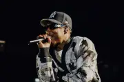 Jay-Z serenades Beyonce at first UK gig in nearly 10 years