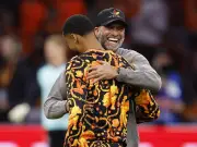Klopp shares warm hugs with Van Dijk and Gakpo in reunion