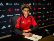 Manchester United confirm Noah Ajayi professional contract