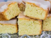 Mary Berry's 30-minute lemon drizzle cake recipe with all-in-one method