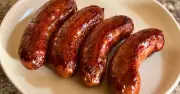 Oven-baked sausages juicier than frying pan, butcher's simple tip