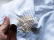 Remove sweat stains with 3-ingredient paste before washing