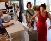 Swiss referendums keep far right at bay, says expert