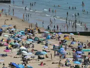 UK set for 25C Monday but no heatwave, Met Office says