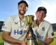Warwickshire crowned champions as Abell hits 307 on final day