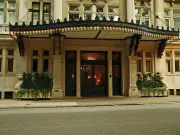 Woman spots Brett Goldstein outside hotel without realising who he is