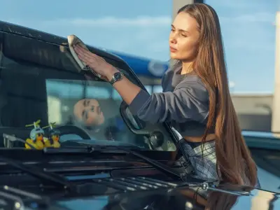 Baking Soda Windscreen Hack: Expert Warning on Costly Damage