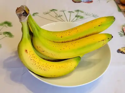 Bananas stay fresh two weeks longer with one kitchen staple