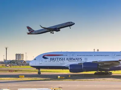 British Airways flight turns back to Gatwick over cracked window