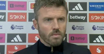 Carrick insists he is not waving goodbye to Man Utd job