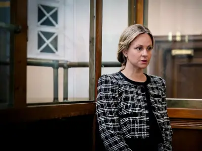 Coronation Street fans distracted by Sarah Platt's prison look in court