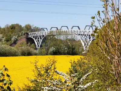 Couple face £620 fine over £1 Warburton Toll Bridge charges