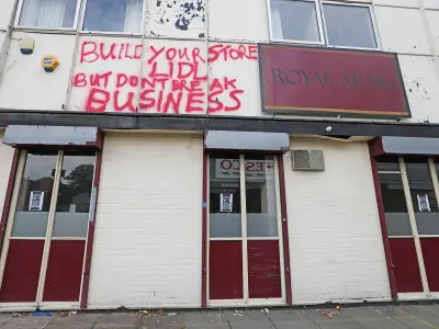 Edge Hill pub 'shaking' as Lidl demolition work begins next door