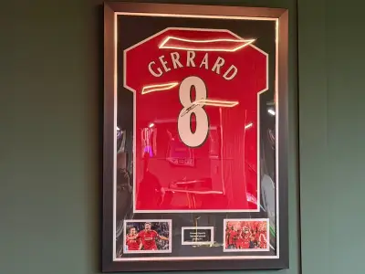 Gerrard and O'Sullivan help shape new Formby sports lounge