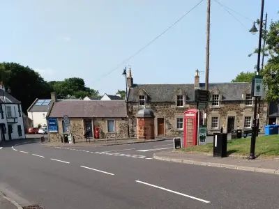 Hidden gem village between Edinburgh and Glasgow with cosy pub