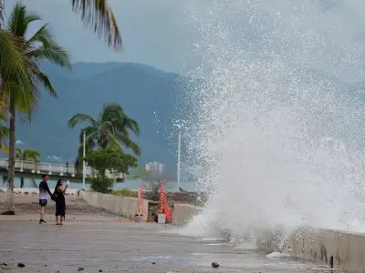 Hurricane Simon slams Mexico coast with life-threatening impacts