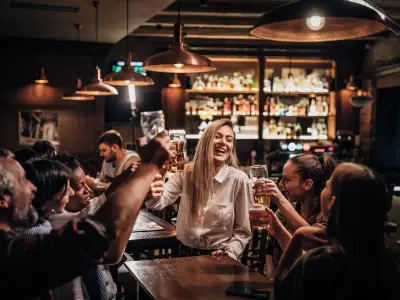 Justin Bieber surprises pub-goers with secret piano performance in New Zealand