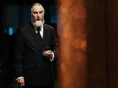 King Lear at Royal Exchange: Threlfall's king missing his crown