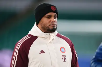 Kompany sidelined for weeks after collapse at Bayern training