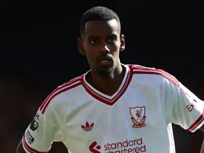 Liverpool vs Man City injury news: Isak out, Haaland fit