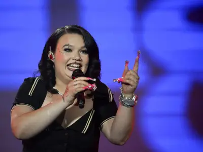 Lola Young reveals vaping struggle, won't quit until 35