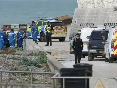 Man found dead on Brighton beach after water's edge sighting