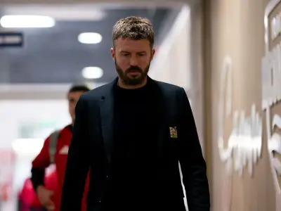 Man United face major problem finding Carrick replacement