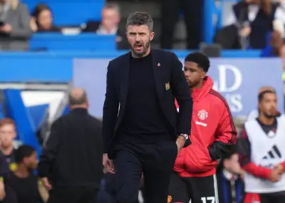 Man United keep Carrick after Chelsea defeat