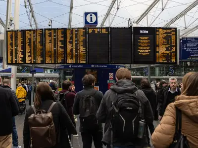 Manchester Piccadilly disruption: Fault on train blocks lines