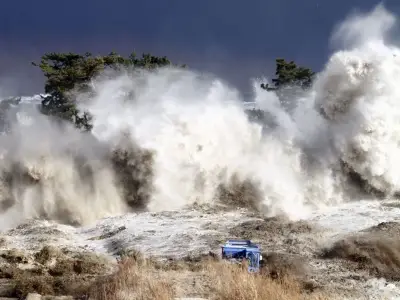 Megatsunami warning: collapsing volcanoes could wipe out coastlines