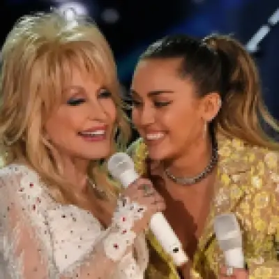 Miley Cyrus in tears during live tribute to godmother Dolly Parton